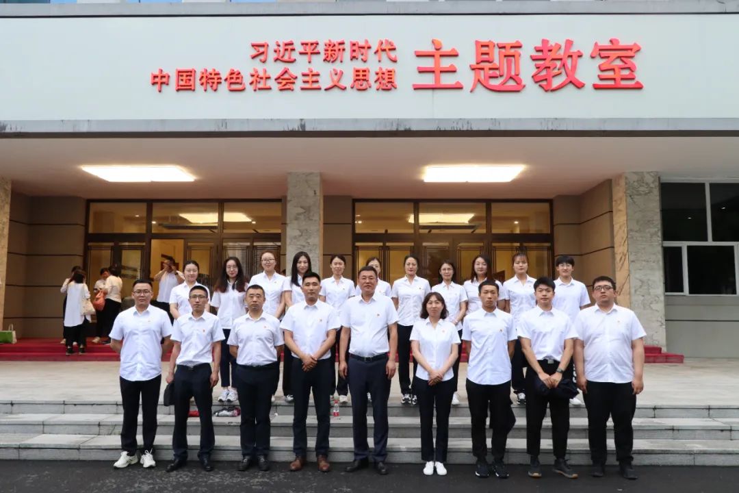 陈永广带领i米实业全体党员赴习近平新时代中国特色社会主义思想主题教室参观学习
